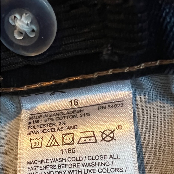 Old Navy Relaxed Slim jeans. Size 18 (NWT) - Picture 6 of 6